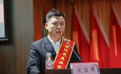宜化集團(tuán)召開(kāi)2019年慶?！拔逡弧眹?guó)際勞動(dòng)節(jié)暨表彰大會(huì)(圖11)